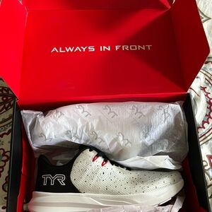 NWT TYR shoes